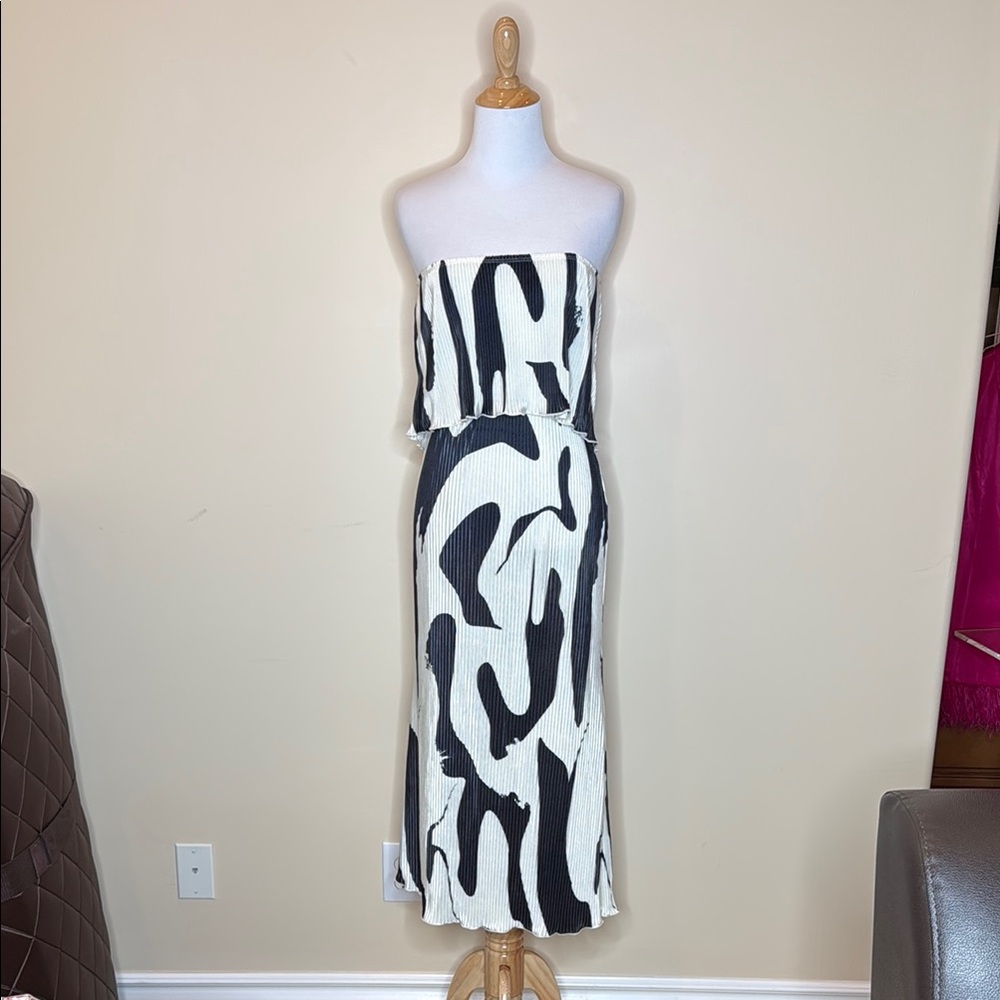 Chic Black and Cream Skirt Set for Effortless Elegance